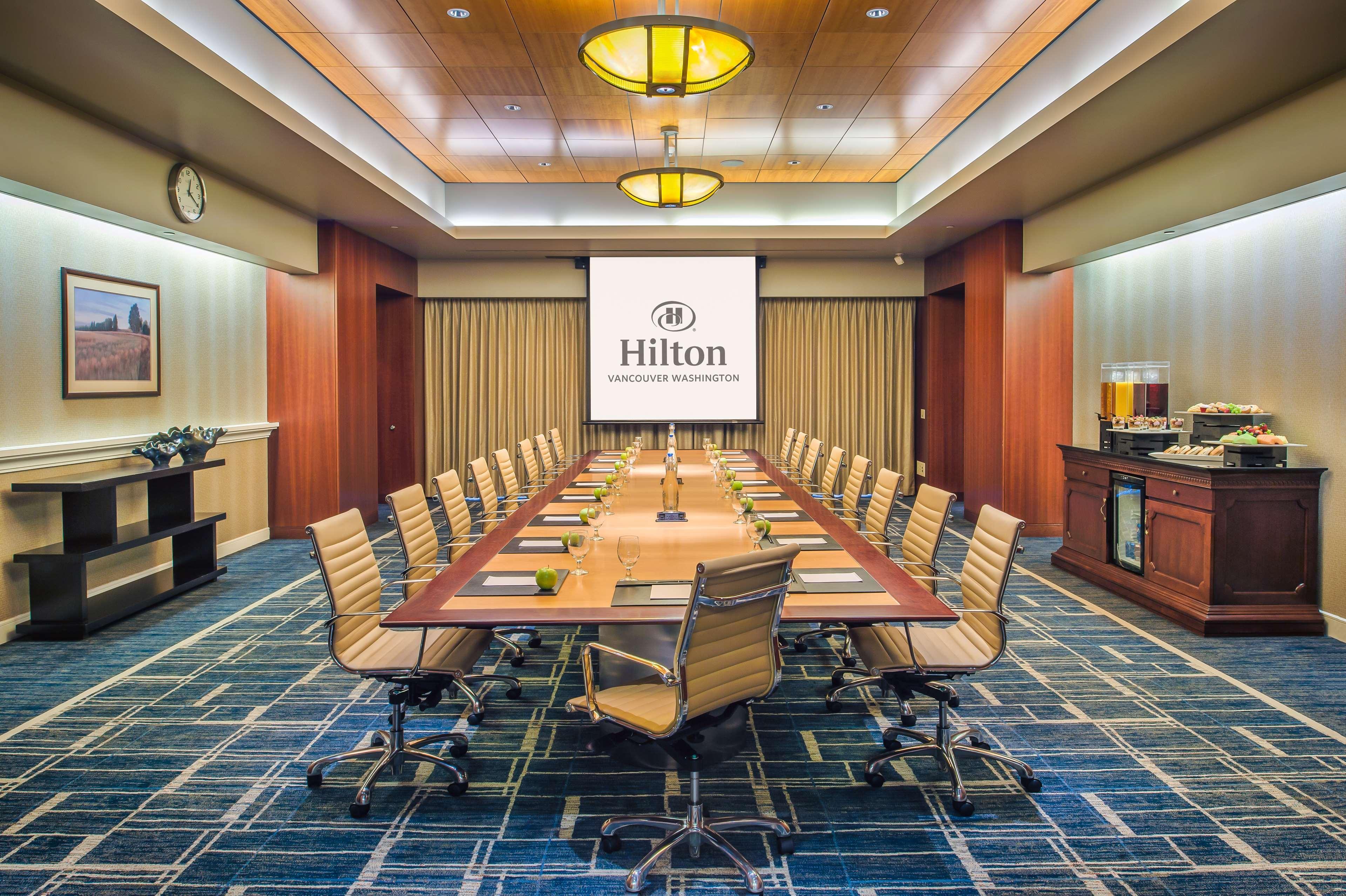 Hilton Vancouver Washington Exterior photo