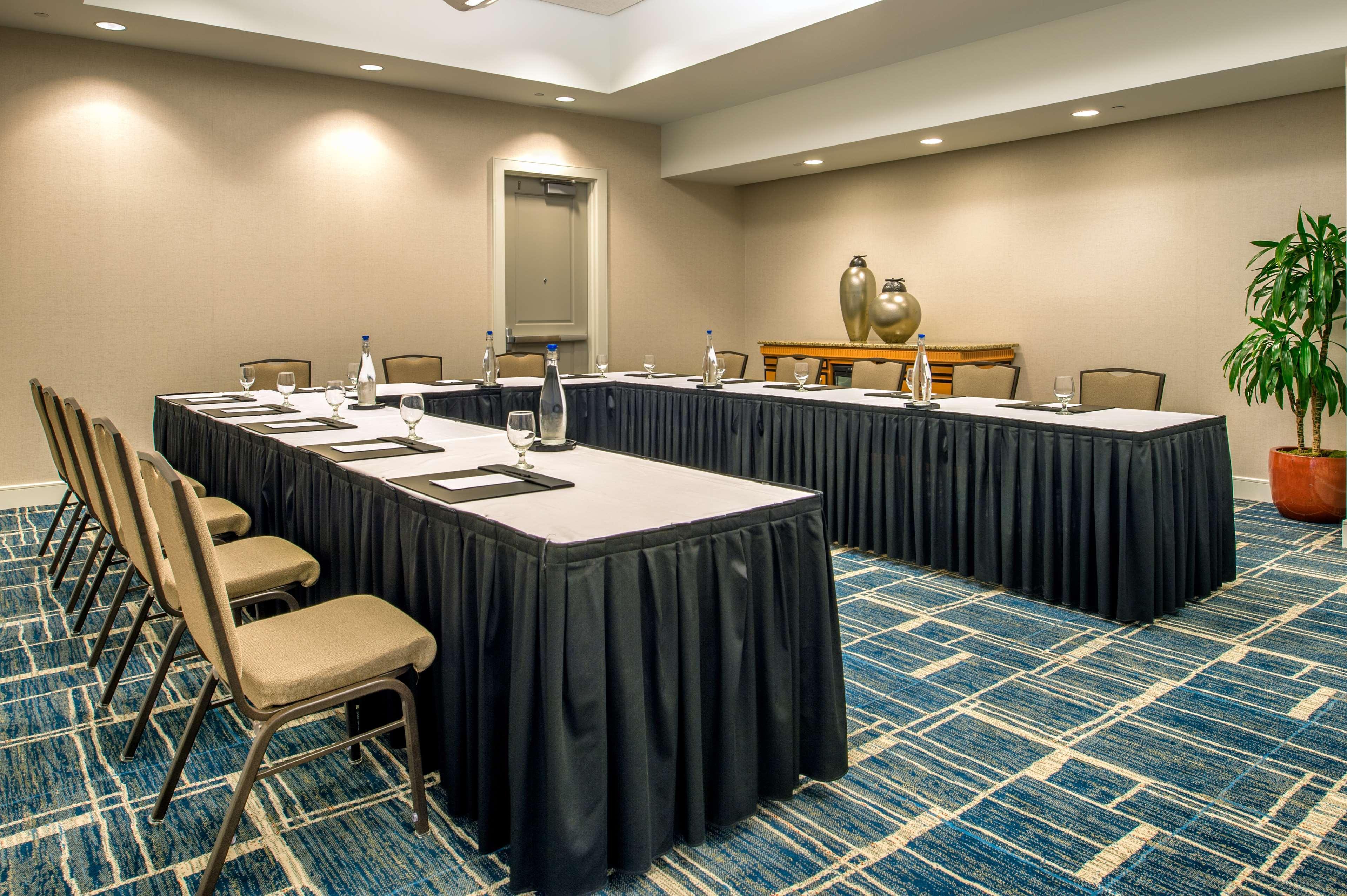 Hilton Vancouver Washington Exterior photo